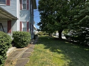 243 Old Leacock Rd in Gordonville, PA - Foto de edificio - Building Photo