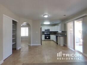 721 Valley Meadows Dr in Rio Rancho, NM - Foto de edificio - Building Photo