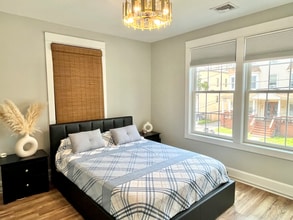 68 Mission St, Unit 2 in Montclair, NJ - Foto de edificio - Building Photo