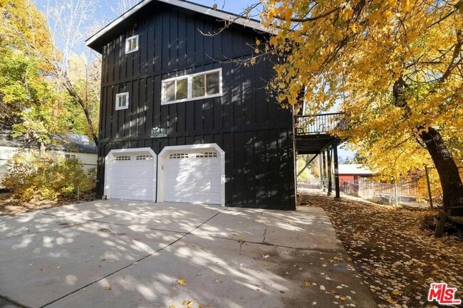 993 Cameron Dr in Big Bear Lake, CA - Building Photo - Building Photo