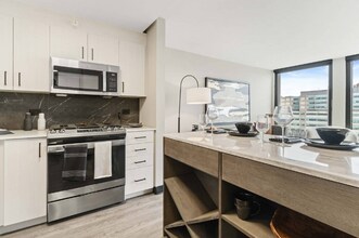 2112 W Ogden Ave in Chicago, IL - Building Photo - Building Photo