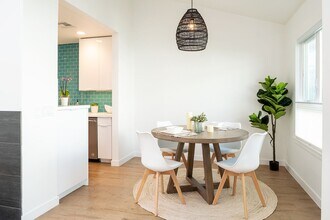 717 Orlando Ave in Los Angeles, CA - Building Photo - Building Photo