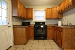 348 W Pike St in Canonsburg, PA - Building Photo