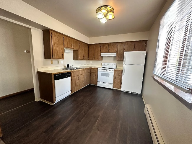 1321 Division St in Hopkins, MN - Building Photo - Building Photo