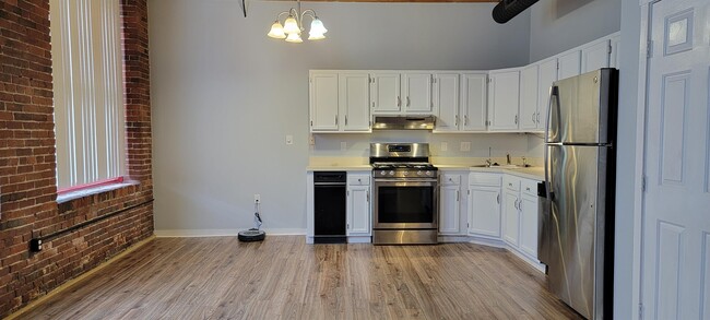 property at 470 Silver St