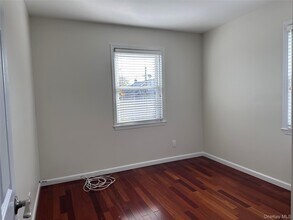 154 Grant Ave in Mineola, NY - Building Photo - Building Photo