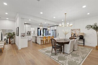 6 St Laurent Pl in Dallas, TX - Building Photo - Building Photo