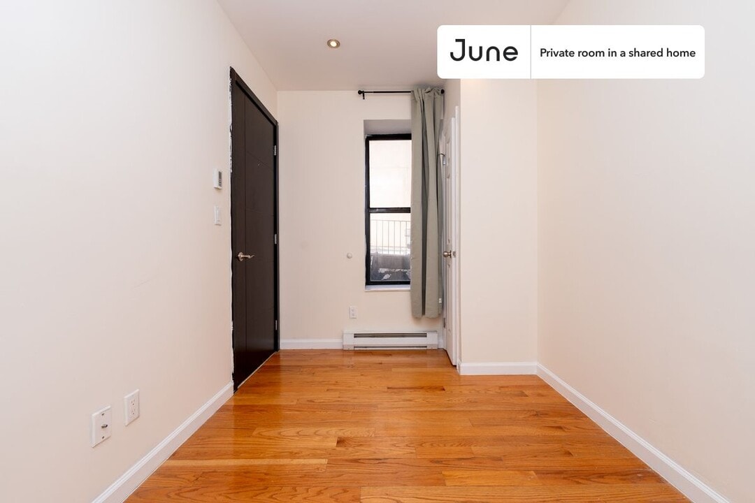 Private bedroom in 4 bed/2 bath Home in New York, NY - Building Photo