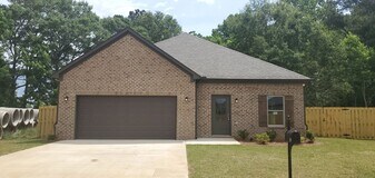 90 Ballington Wy in Clanton, AL - Building Photo