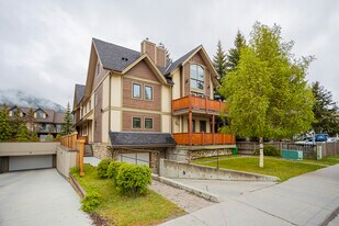 435 Marten St in Banff, AB - Building Photo