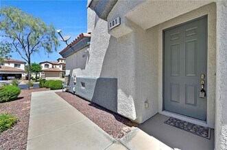 1110 Tropical Star Ln in Henderson, NV - Building Photo - Building Photo