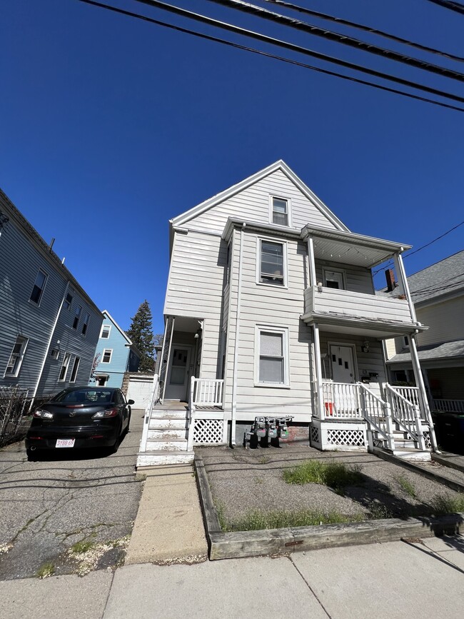 12 Hancock St, Unit 2 in Somerville, MA - Foto de edificio - Building Photo