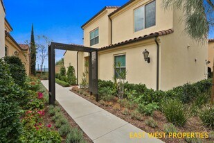 136 Falcon Rdg in Irvine, CA - Building Photo