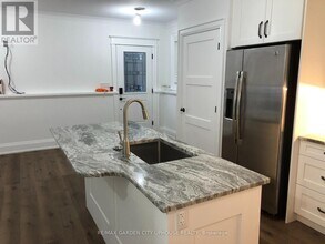 25 Cherry St in St Catharines, ON - Building Photo - Building Photo