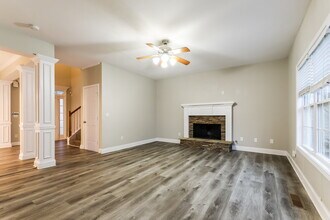 9993 Village S Dr in Douglasville, GA - Foto de edificio - Building Photo