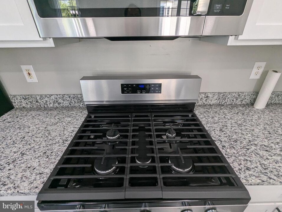 17415 Denali Pl in Dumfries, VA - Building Photo