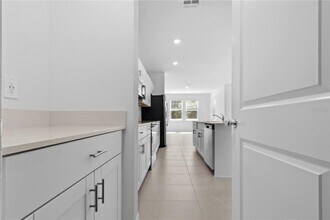 3396 Lapis Lk Dr in Zephyrhills, FL - Building Photo - Building Photo