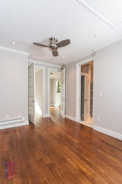 East 32nd Street, Unit 3D in New York, NY - Building Photo