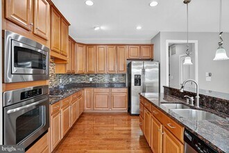 21285 Park Grove Terrace in Ashburn, VA - Foto de edificio - Building Photo