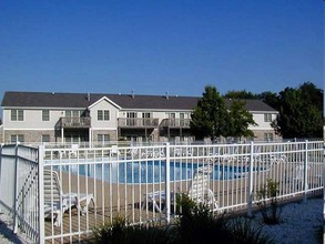 The Meadows Apartments in Rockford, IL - Building Photo - Building Photo