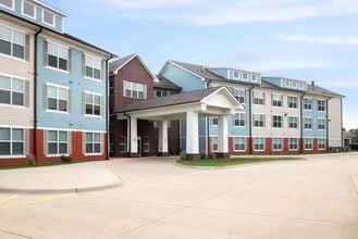 202 Magnolia Dr in Cedar Falls, IA - Building Photo - Building Photo