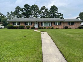 200 Deborah Pl in Jacksonville, NC - Building Photo