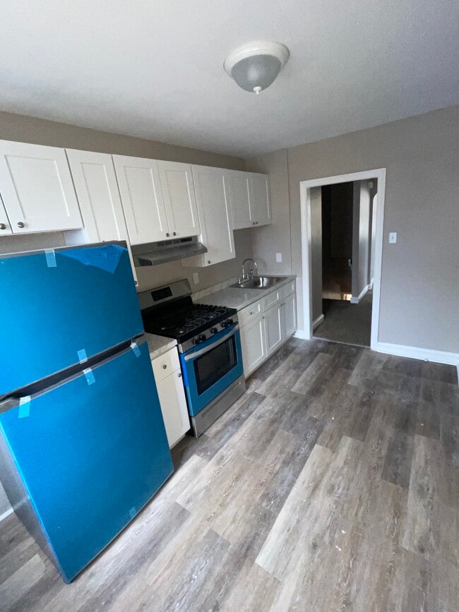 4556 Teesdale St, Unit 2nd Flr in Philadelphia, PA - Building Photo - Building Photo