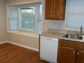 928 Chatfield Dr in Jamestown, NC - Building Photo - Building Photo