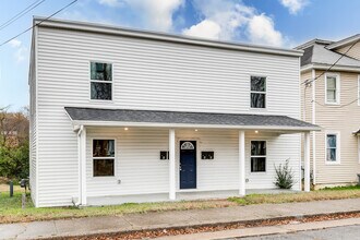 107 S 16th Ave, Unit A in Hopewell, VA - Foto de edificio - Building Photo