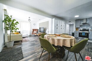 11839 205th St in Lakewood, CA - Building Photo