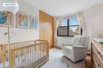 200 E 90th St in New York, NY - Building Photo - Building Photo