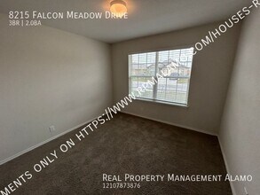 8215 Falcon Meadow Dr in Converse, TX - Building Photo - Building Photo