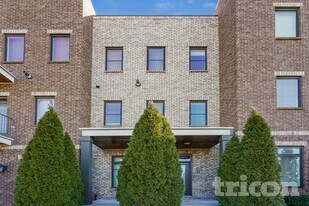 6813 Charlotte Pike, Unit 805 in Nashville, TN - Building Photo