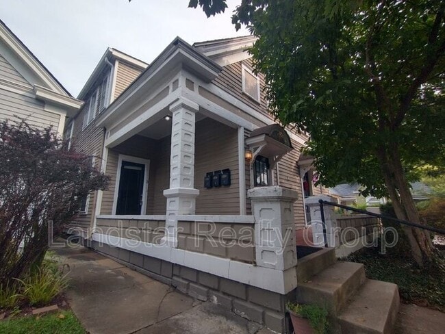 2127 Grinstead Dr in Louisville, KY - Building Photo - Building Photo