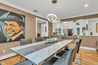 21 Buttonwood Dr in Dix Hills, NY - Foto de edificio - Building Photo