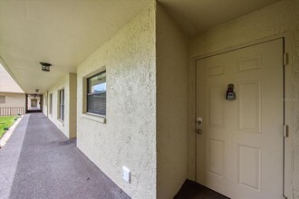 900 Cove Cay Dr in Clearwater, FL - Building Photo - Building Photo
