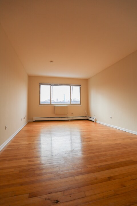 1055 W Catalpa Ave-Unit -209 in Chicago, IL - Building Photo