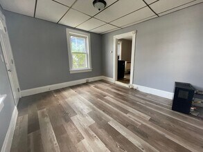 98 Columbia St-Unit -1 in Cohoes, NY - Building Photo - Building Photo