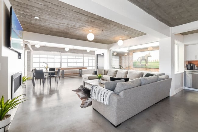 1950 Pacific Ave, Unit SI ID1470229P in Tacoma, WA - Building Photo - Building Photo