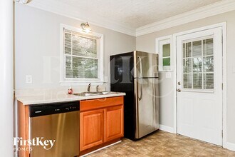 6153 Continental Cir in Morrow, GA - Foto de edificio - Building Photo