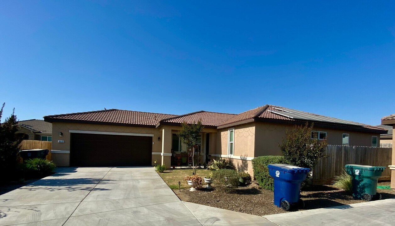 3272 Manchester St in Tulare, CA - Building Photo