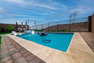 111 Verde Rosa Dr in Henderson, NV - Building Photo - Building Photo