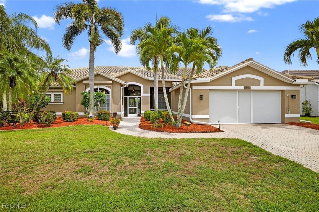 8350 Trentwood Ct in Ft. Myers, FL - Building Photo