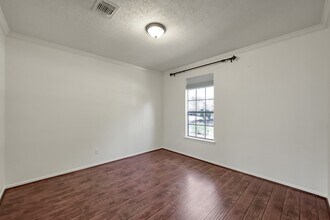 23 Heathstone Pl in Spring, TX - Foto de edificio - Building Photo