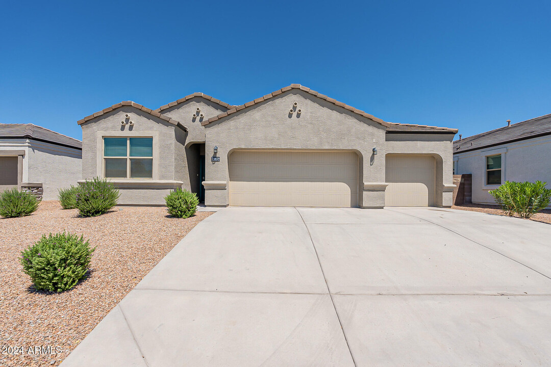 30572 W Celeborn Dr in Buckeye, AZ - Building Photo