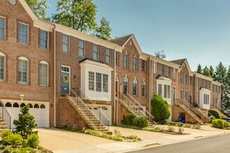 122 Shepherdson Ln NE in Vienna, VA - Building Photo - Building Photo