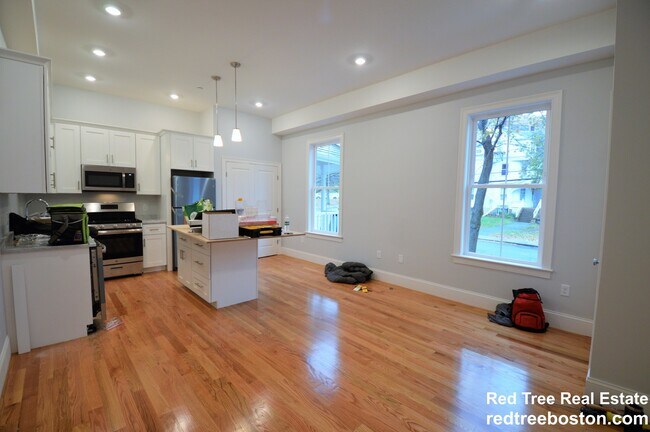 21 Murdock St, Unit 18 #5 in Boston, MA - Foto de edificio - Building Photo