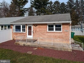 6301 Salem Park Cir in Mechanicsburg, PA - Building Photo