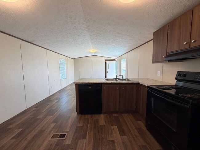 1359 Tall Sky Dr in Lake Charles, LA - Building Photo - Building Photo