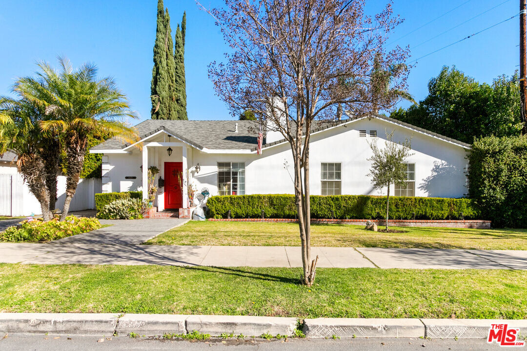 18629 Linnet St in Los Angeles, CA - Building Photo